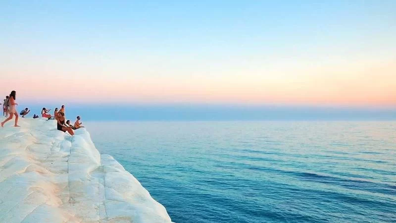 生日后寻找兼职工作的场景