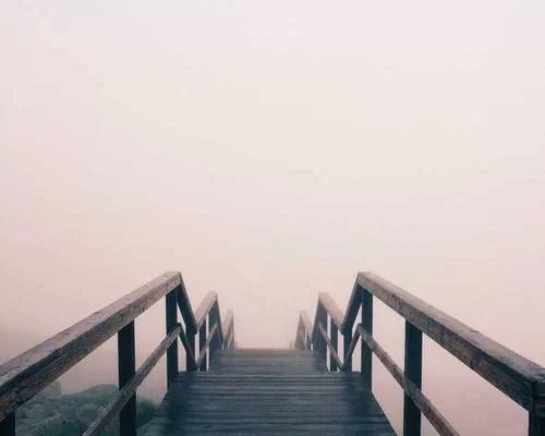 三亚海滩与商业活动
