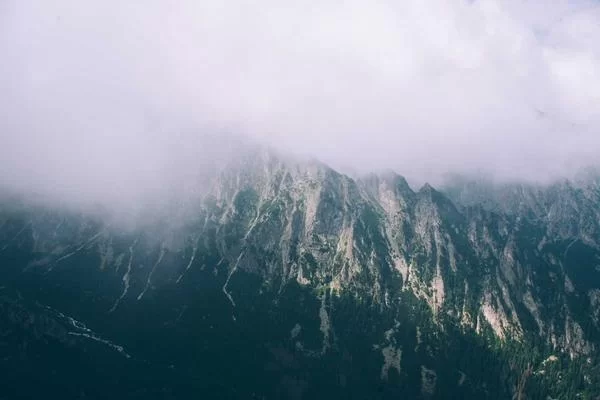 妈妈在家工作的场景