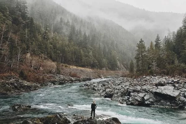 晚上游戏副业场景